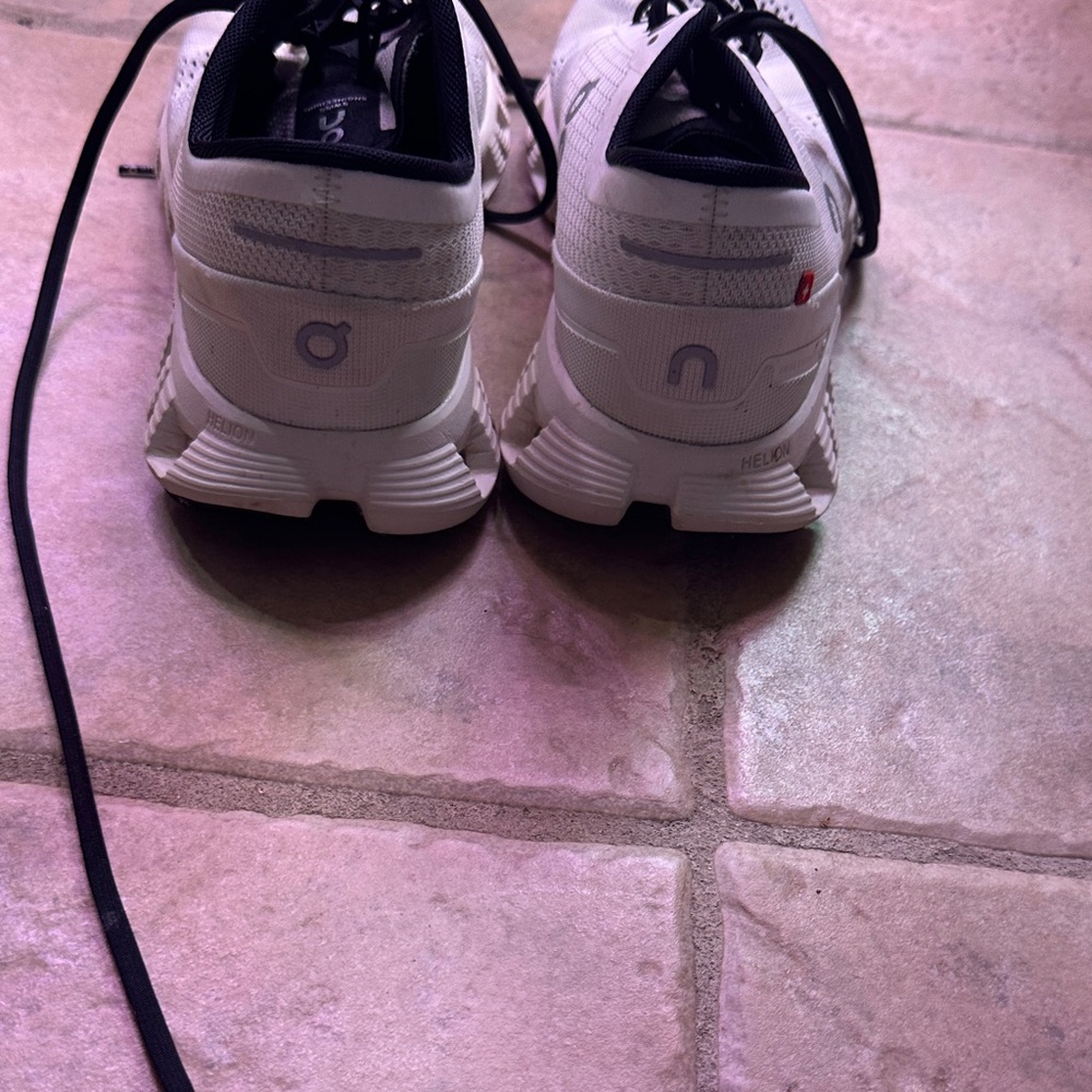 On Running Women's Athletic Shoes - White - Picture 4 of 6